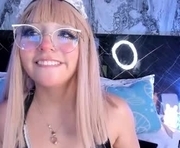 emygomezz is a 19 year old female webcam sex model.