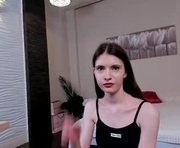 lolasweetnesss is a 18 year old female webcam sex model.