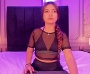 prettymini_ is a 18 year old female webcam sex model.