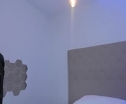 tricybender is a 25 year old female webcam sex model.
