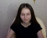 kellyysss4 is a 18 year old female webcam sex model.