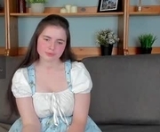 your_little_raccoon is a 22 year old female webcam sex model.