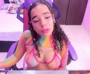 kitty_doll_squirt is a 18 year old female webcam sex model.