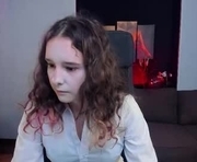 uco_mon is a 19 year old female webcam sex model.
