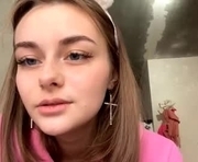 isauratorkelson is a 18 year old female webcam sex model.