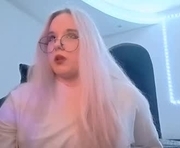 nikitamobbs is a 18 year old female webcam sex model.