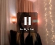 michaelafoxx is a 18 year old female webcam sex model.