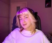 ethelynprochaska is a 18 year old female webcam sex model.