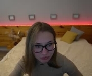 avrorasnow is a 25 year old female webcam sex model.
