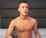 leo_delvey is a 18 year old male webcam sex model.