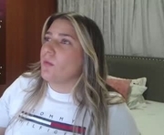 shantal_smith9 is a 30 year old female webcam sex model.