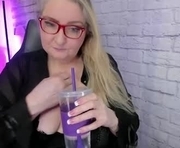 katdsinclair is a 60 year old female webcam sex model.