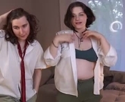 maureenhiatt is a 18 year old couple webcam sex model.