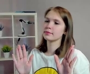 maygoodsell is a 18 year old couple webcam sex model.