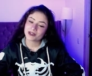 madisoneverheart is a 19 year old female webcam sex model.