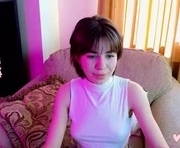 polliray is a 19 year old female webcam sex model.