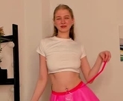 loomlight is a 19 year old female webcam sex model.