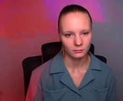 kelly_lly is a 18 year old female webcam sex model.