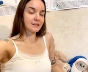 mishahanzely is a 18 year old female webcam sex model.