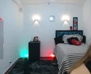 naomii_san is a 18 year old female webcam sex model.