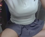 chillylove is a 19 year old female webcam sex model.