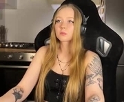 ssshadowheartbb is a 24 year old female webcam sex model.