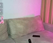 jenysmitt is a 18 year old female webcam sex model.