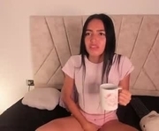 kaelaa18 is a 19 year old female webcam sex model.