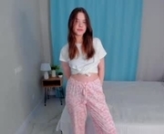 odelynfoulkes is a 18 year old female webcam sex model.