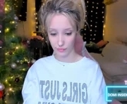 my_dia is a 22 year old female webcam sex model.