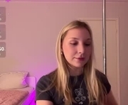 sabrinarose_x is a 19 year old female webcam sex model.