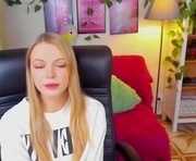 katherineepierce is a 18 year old female webcam sex model.