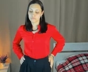 earthaganter is a 18 year old female webcam sex model.