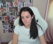 layladreww is a 18 year old female webcam sex model.