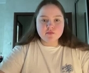 lovely___alice is a 19 year old female webcam sex model.