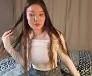 unimaloc is a 18 year old female webcam sex model.