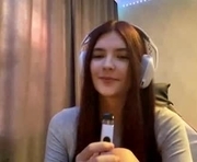 camienevius is a 19 year old female webcam sex model.
