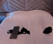 valentine_mia_ is a  year old female webcam sex model.