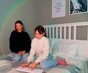 mini_bunny_mini is a 19 year old couple webcam sex model.