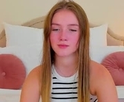 zoekwik is a 18 year old female webcam sex model.