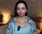 parislina is a 18 year old female webcam sex model.