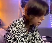 kizziequiroz is a 18 year old female webcam sex model.