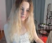 wildopal is a 19 year old female webcam sex model.