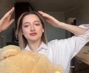 ulavisounnaraj is a 18 year old female webcam sex model.