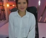 trianna__ is a 18 year old female webcam sex model.