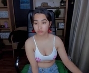 yuna_18 is a 19 year old female webcam sex model.
