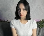 monyfuze is a 18 year old female webcam sex model.