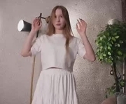 willabelow is a 18 year old female webcam sex model.