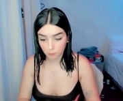 aprettyface1 is a  year old female webcam sex model.