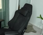 alliehazee17 is a 18 year old female webcam sex model.